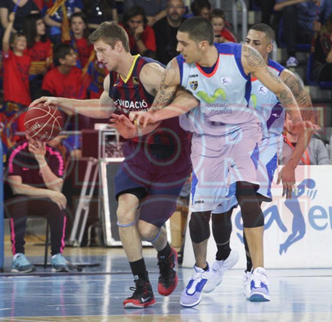 FC Barcelona, 76 - Estudiantes, 62