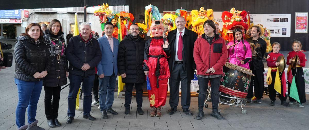 El alcalde de Vila-real, José Benlloch; y el director del Instituto Confucio de la Universitat de València, Vicent Andreu, han estado presentes en los actos.