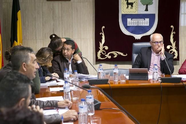 Pleno en el Ayuntamiento de La Oliva (25/02/2016)