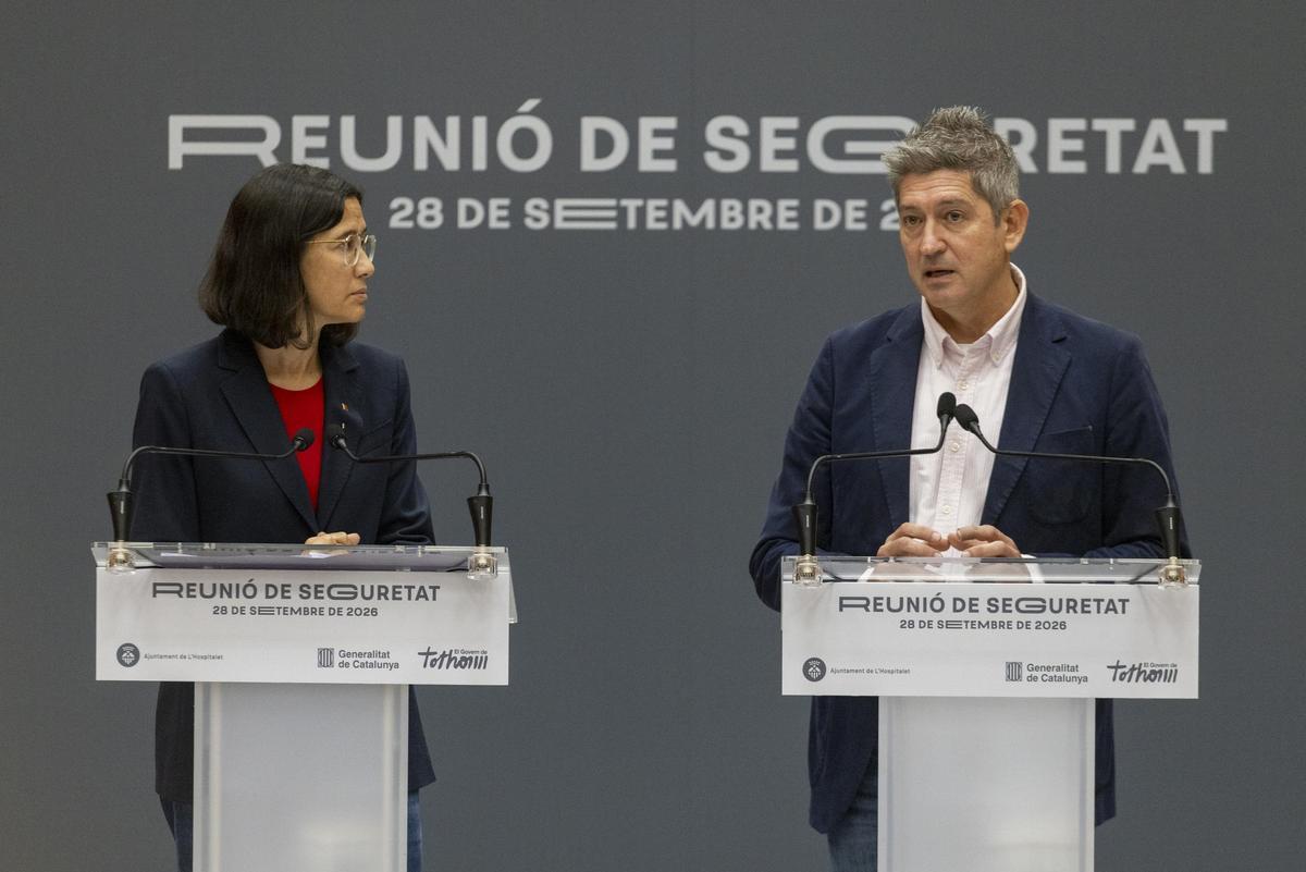 La consellera d'Interior, Núria Parlon, y el alcalde de L'Hospitalet, David Quirós, en el balance de los primeros cinco meses del plan Bastió.