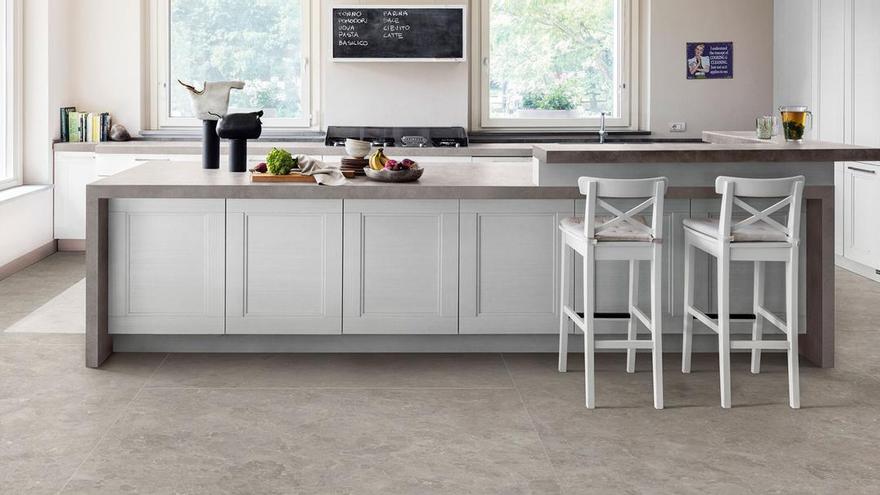 La cerámica XL está de moda, y Suministros Ibiza dispone de un amplio catálogo de la firma Marazzi.