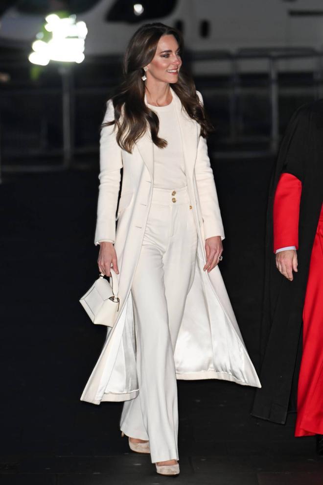 Kate Middleton con look en blanco para estas fiestas