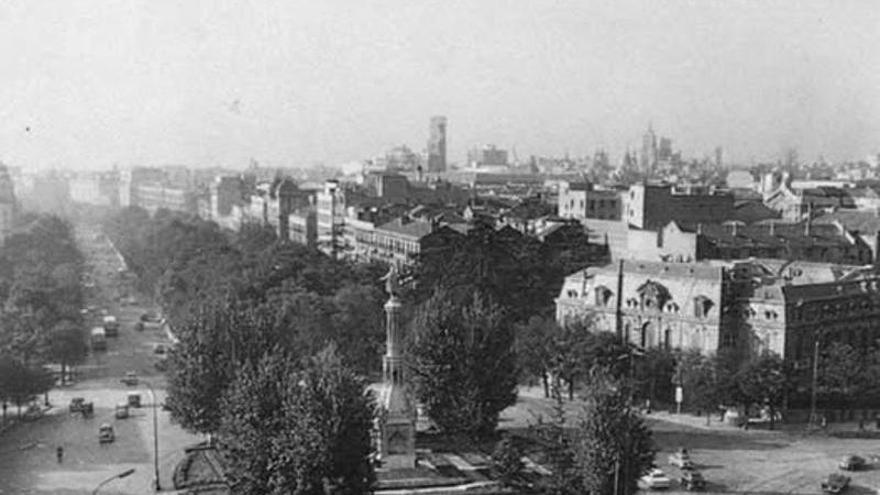 La calle de Cáceres donde no falta el pan del Casar gracias a Pilar y que tiene en su recuerdo al Autoservicio Caballero