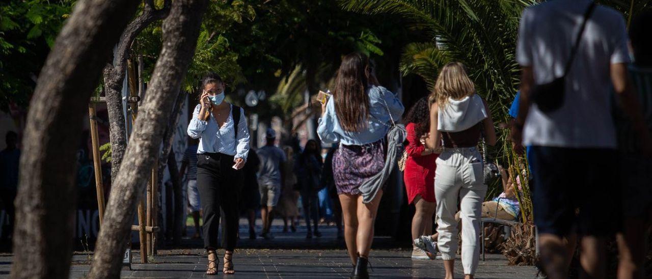 Sánchez anuncia que la mascarilla pronto dejará de ser obligatoria en interiores