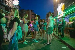 El desmadre y el alcohol abren otra temporada en la Playa de Palma