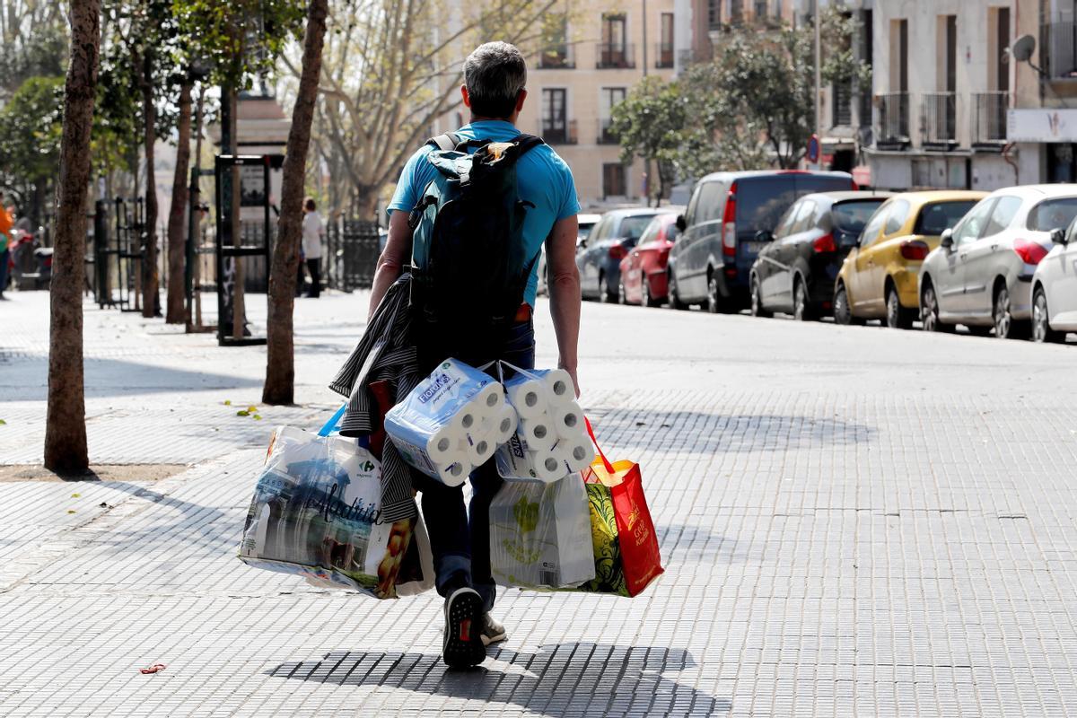 Durante los primeros días de confinamiento, el papel higiénico fue el más buscado.