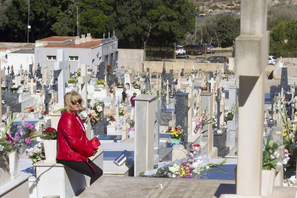 Día de Todos Los Santos en el cementerio de Los Remedios (Cartagena)