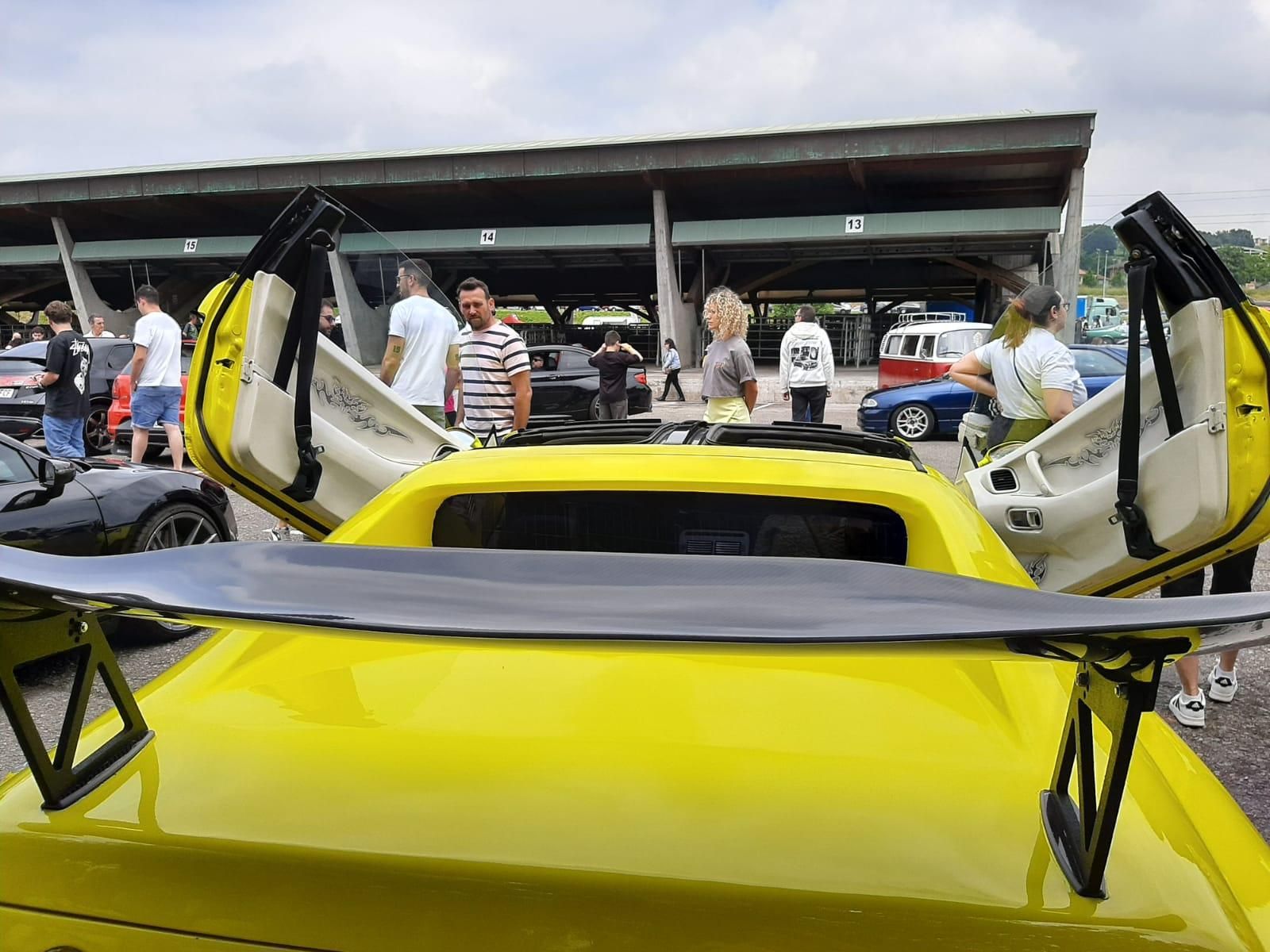 El motor ruge en la Pola: la gran concentración de vehículos del concejo, en imágenes