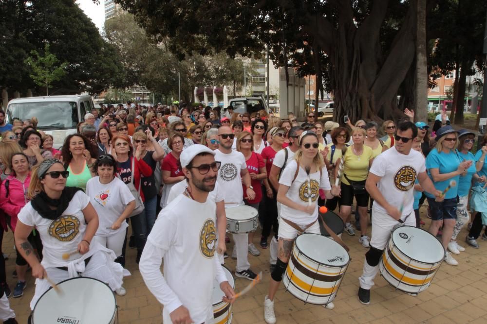 Más de un centenar de personas se suma a la Marcha