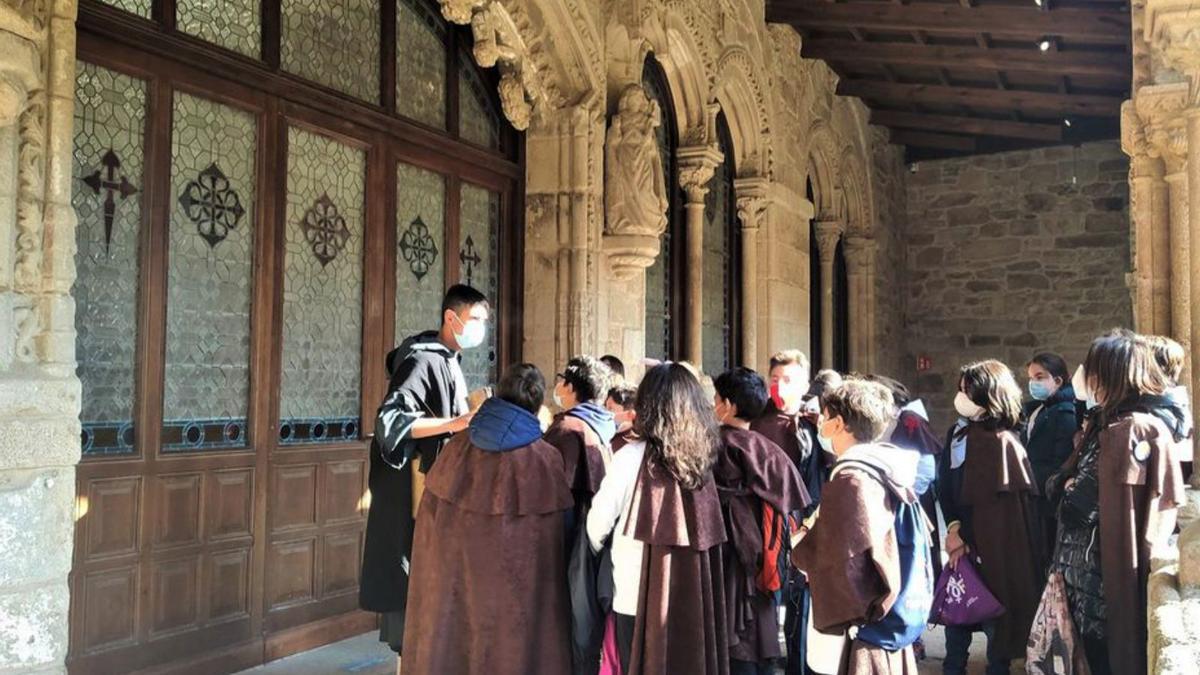 Niños y niñas en el Archivo Histórico Provincial.   | // FDV