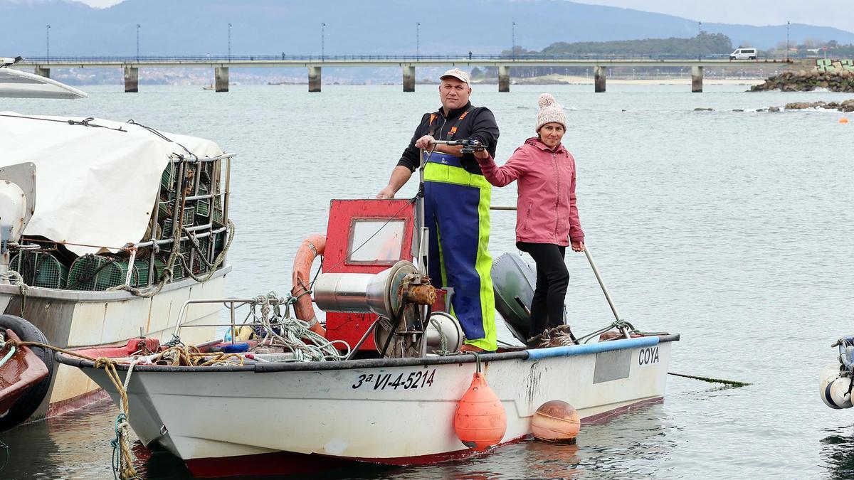 Vigo (Puerto de Canido). José y Marta, pareja de trabajadores del mar o pescadores con barca (llamada Coya) desde el Covid, cuando nunca se habían dedicado a ello.