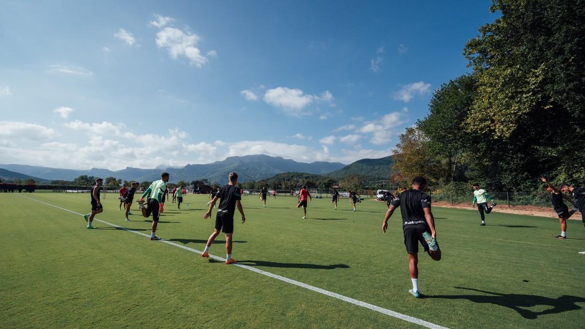 Los jugadores del Girona se ejercitan durante el stage