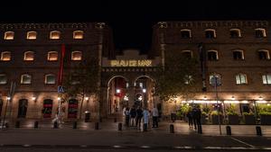 La nueva iluminación del edificio de Palau de Mar.