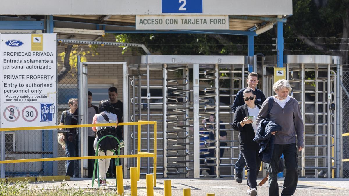 Salida de trabajadores de Ford Almussafes.