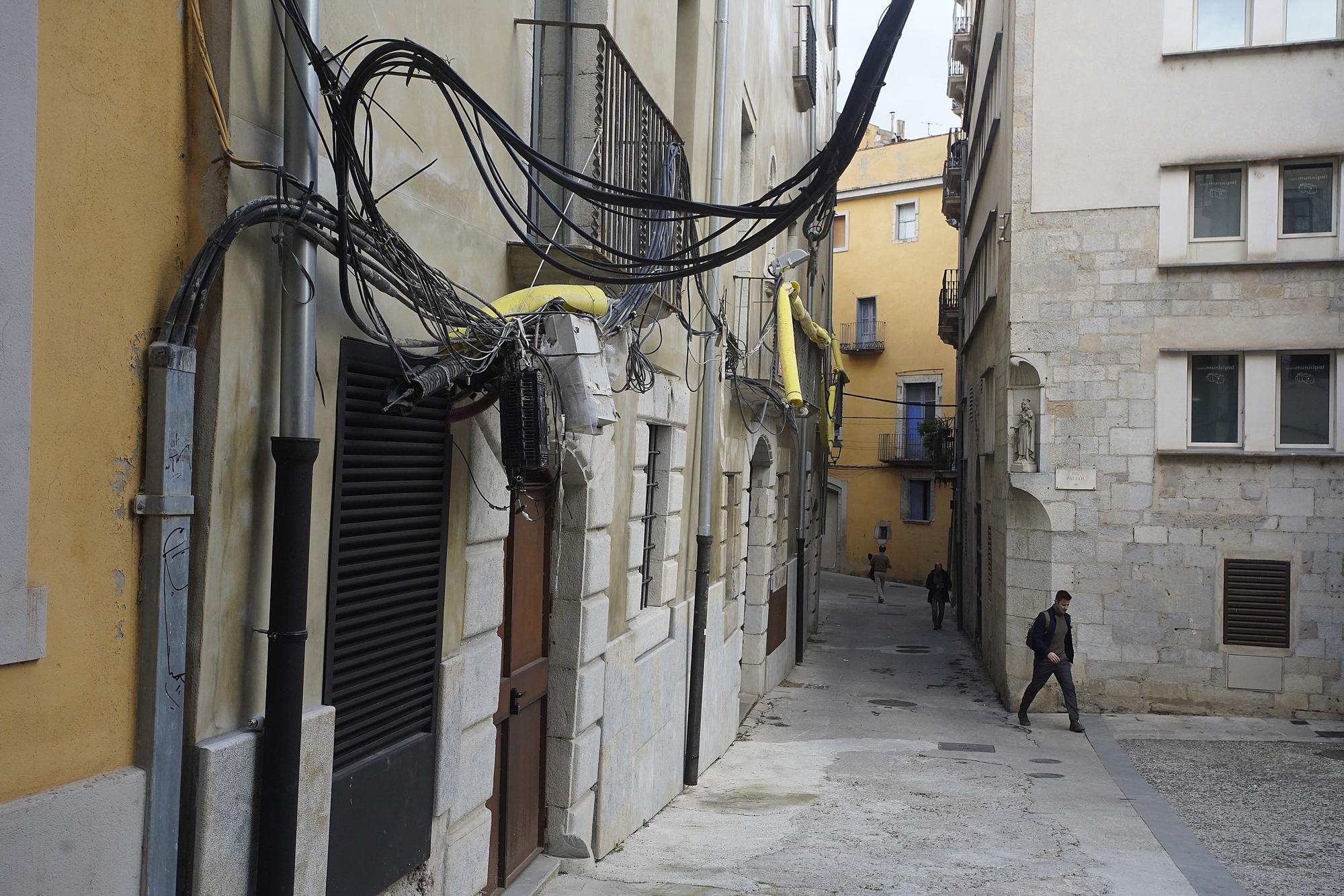 Queixes dels veïns del Barri Vell pel mal estat del cablejat de l'antic cinema Modern