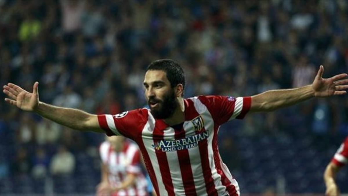 Arda celebra un gol en el estadio del Oporto.