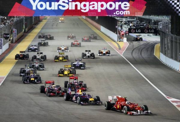 Alonso vence en Singapur