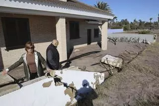 El avance del mar en Sagunt: un chalé dañado y arena en las calles confirman los peores temores