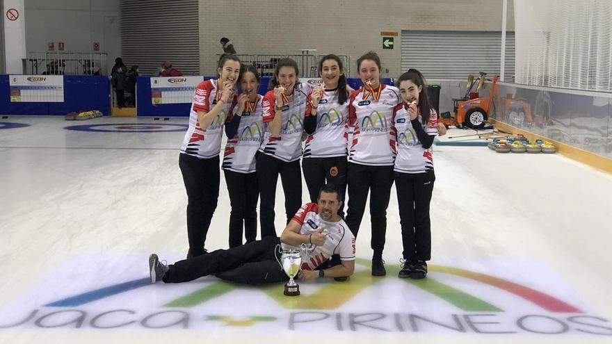 El equipo de curling del CH del Pirineo ganador de la medalla de bronce en el último Campeonato de España.