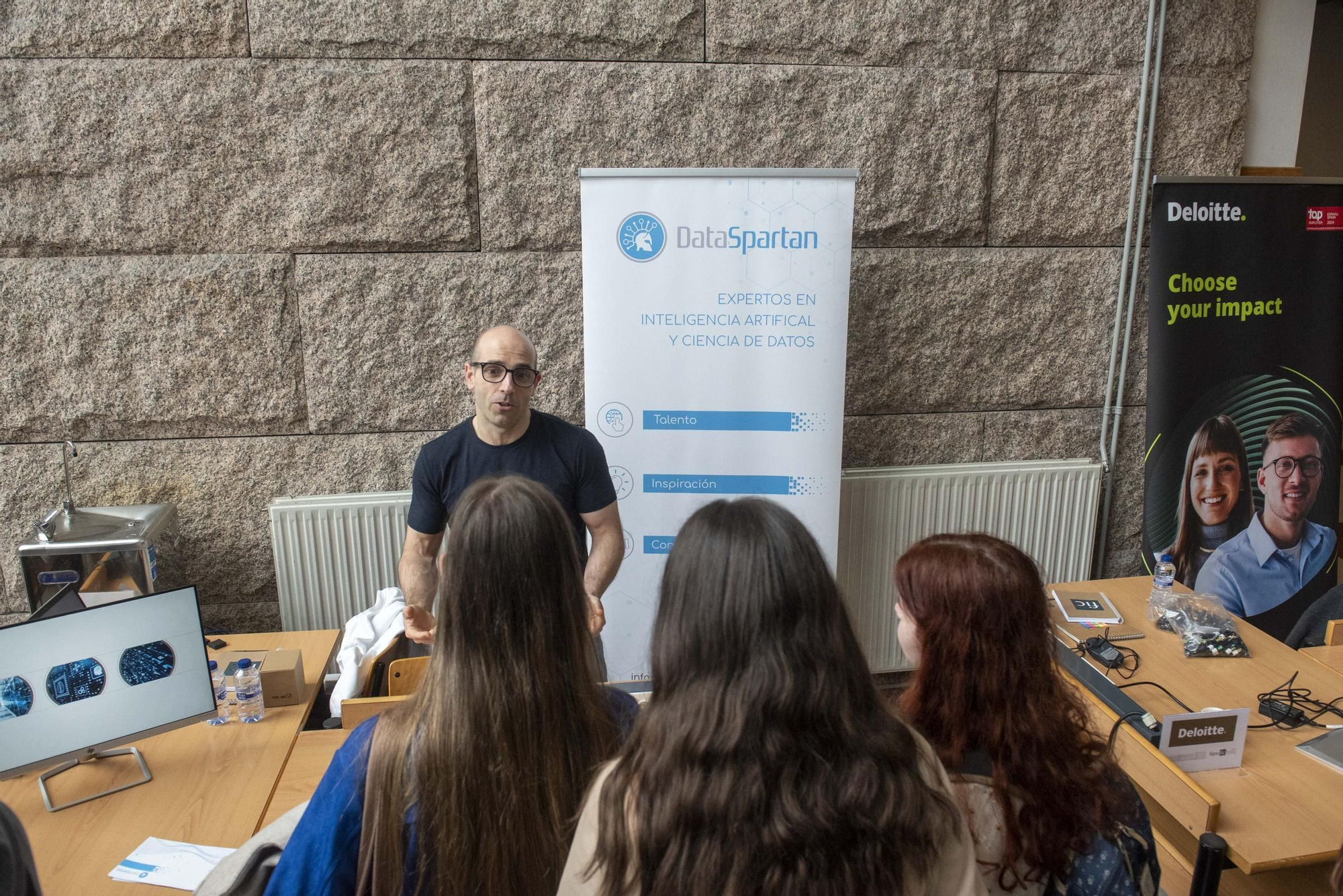 VI Feira de Prácticas e de Emprego en la Facultad de Informática