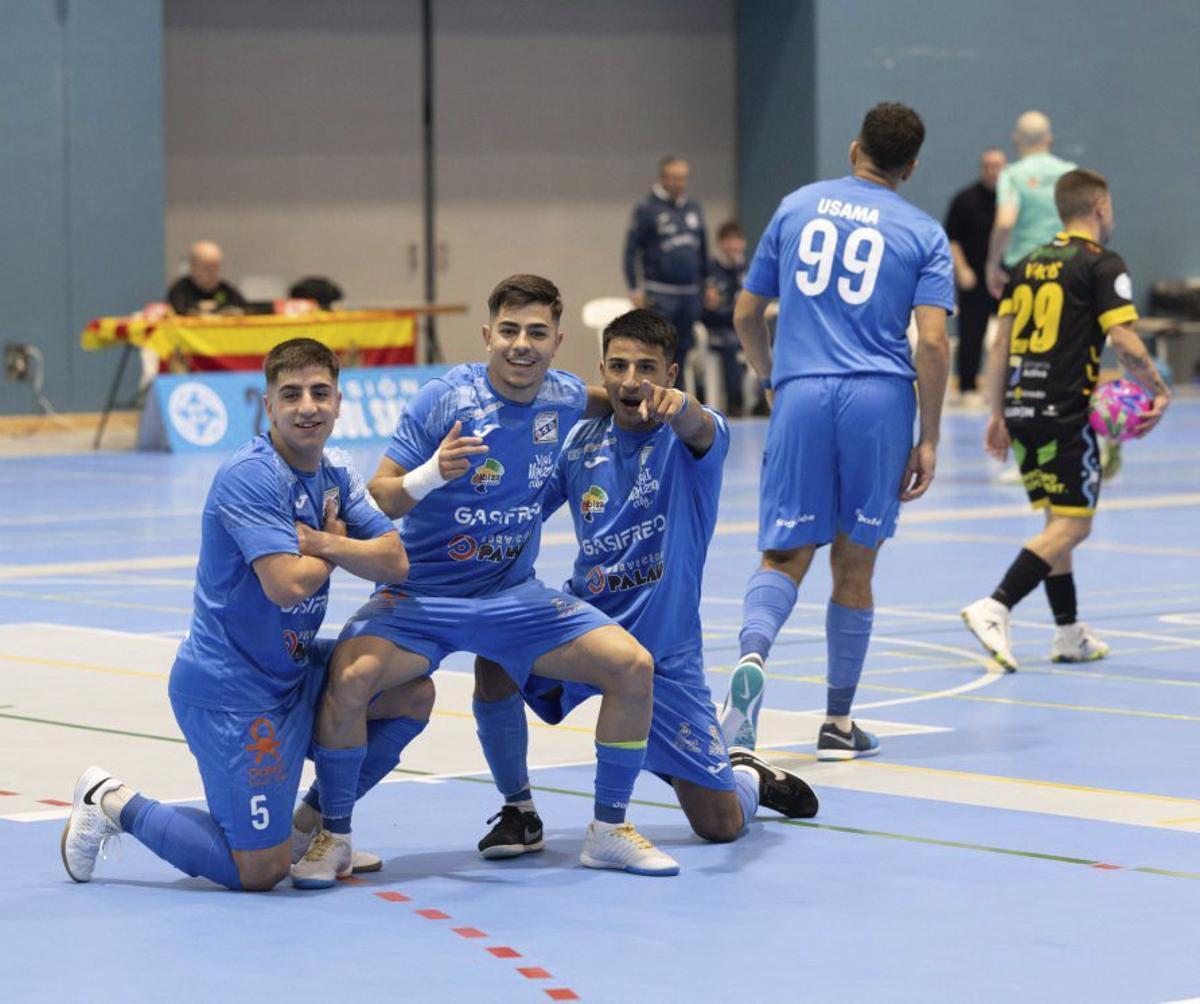 Los jugadores del Gasi celebran un gol ante El Ejido. | VICENT MARÍ