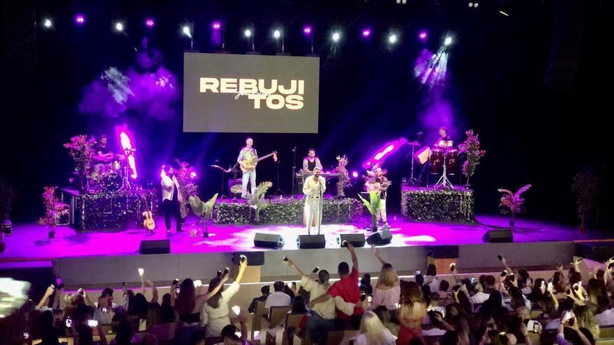 Los Rebujitos cantan &#039;Todo los besos&#039;, este sábado durante su concierto en el Palacion de Congresos de Mérida