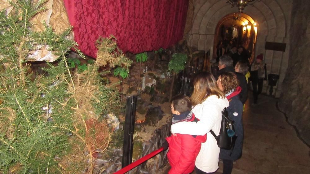 Puente en Asturias: llenazo en Covadonga