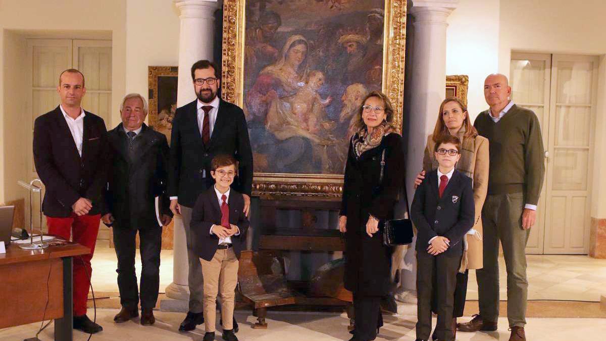 Valeriano Rosales, a la izquierda, junto a la familia Cabello de Alba.