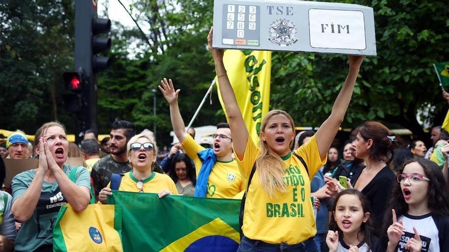 El ultraderechista Bolsonaro no para de crecer en las encuestas en Brasil