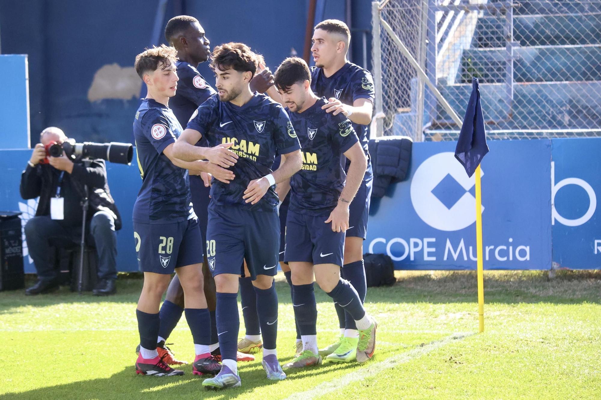 El UCAM Murcia CF contra el Puente Genil en fotos