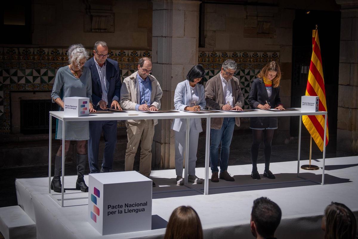 Acto de firma del Pacte Nacional per la Llengua