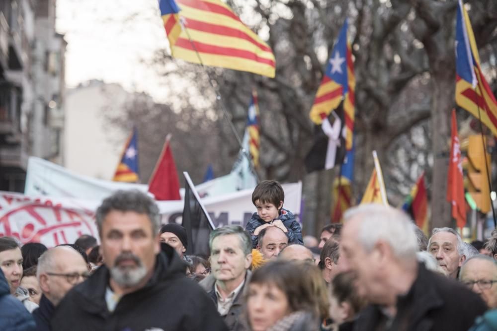 Milers de persones es manifesten a Manresa per la