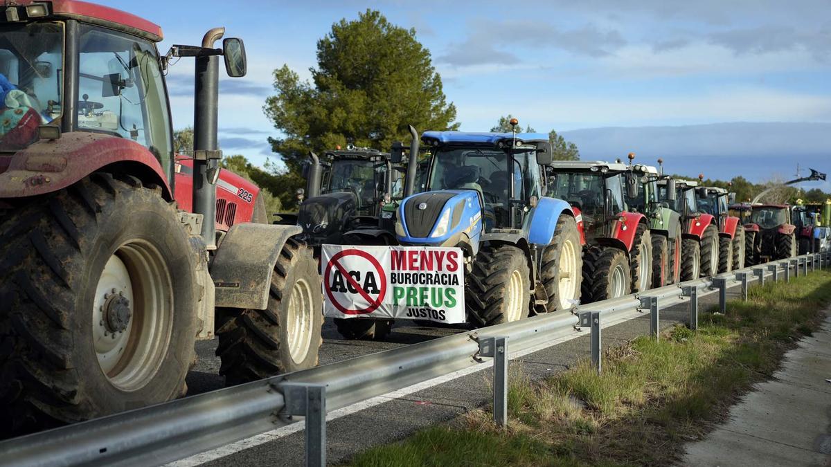 Un tall de carretera dins de les protestes dels agricultors