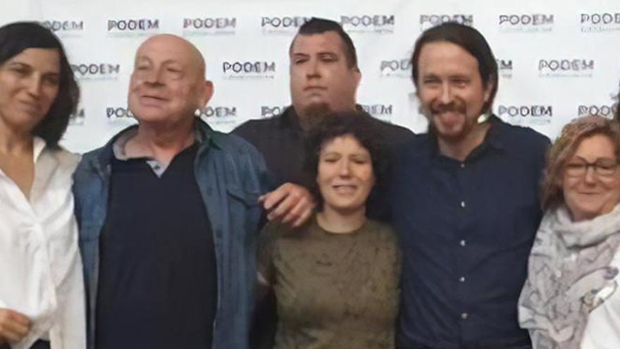 El candidat Carmelo Plaza en una fotografia amb Pablo Iglesias.