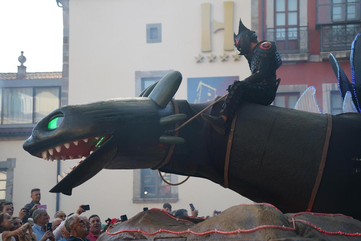 Un dragón durante la despedida de las fiestas de San Roque.
