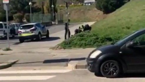 Captura del vídeo de la supuesta agresión por parte de agentes de la Policía Local de Mataró.