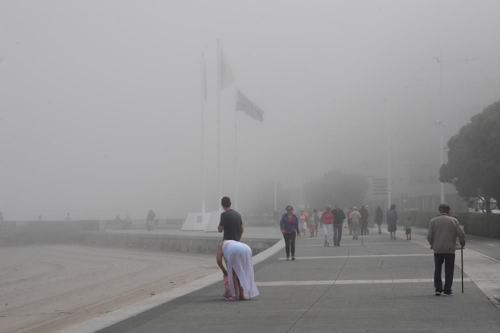 A Coruña bajo el filtro de la niebla