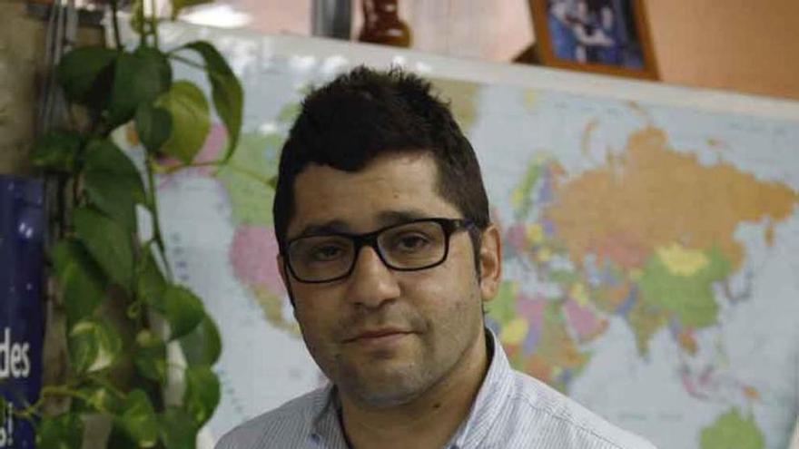 Daniel Hernández Tamame, en su agencia de viajes.