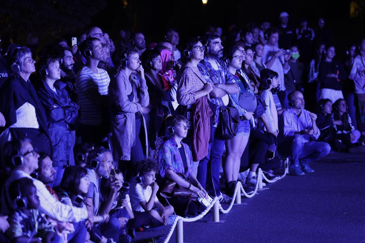 La luz, protagonista de los espéctaculos nocturnos en el Parc de la Ciutadella.