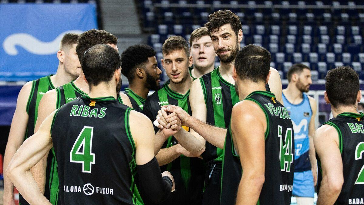 Los jugadores del Joventut hacen piña tras un partido