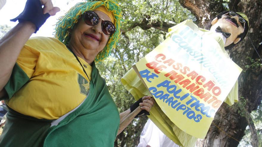 Miles de brasileños toman las calles contra Rousseff