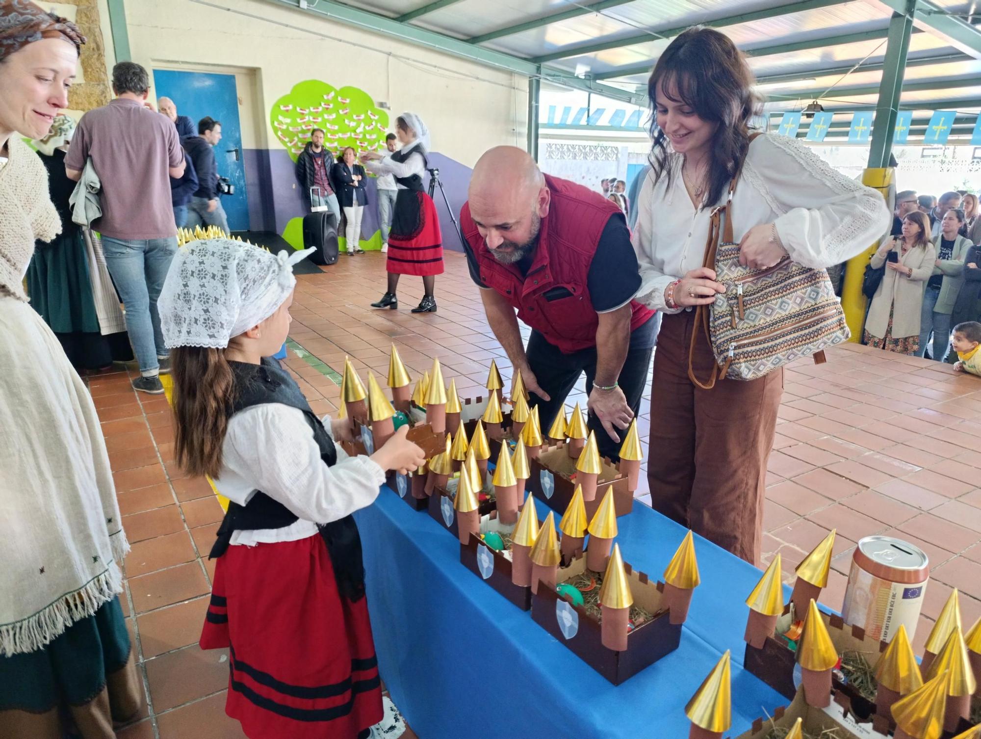 Así fue el Mercadillo de Güevos Pintos Solidarios del Peña Careses
