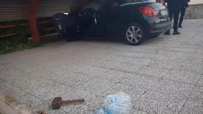 Cizallas y mazos para ocupar a plena luz del día un chalé en Bonavista
