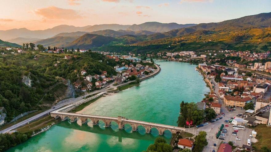 Un país lleno de belleza natural y arquitectónica te espera: es barato, lleno de ciudades medievales y con una gastronomía exquisita