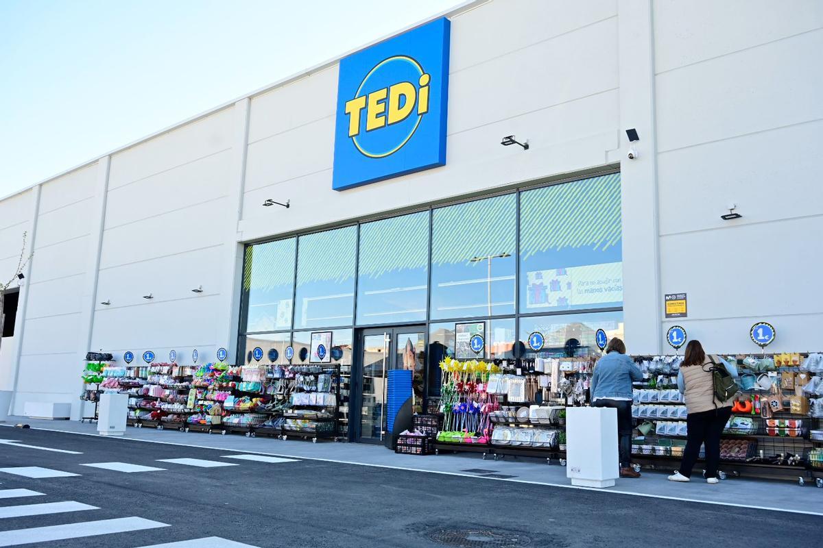 Fachada de la tienda de Tedi en el parque comercial de Almassora.