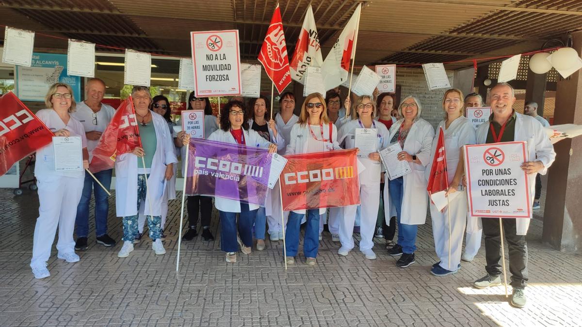 Movilización del personal en el hospital de Xàtiva contra la movilidad forzosa.