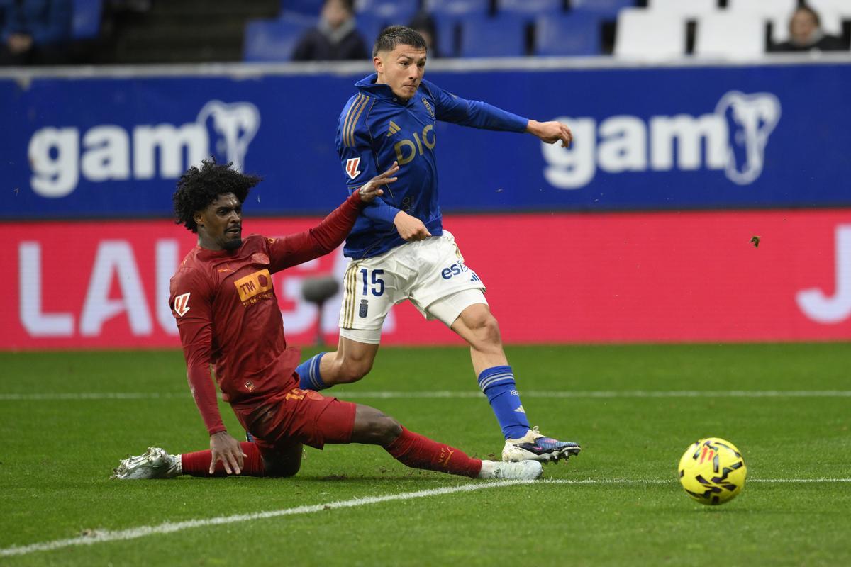 Thierry trata de frenar a Luengo