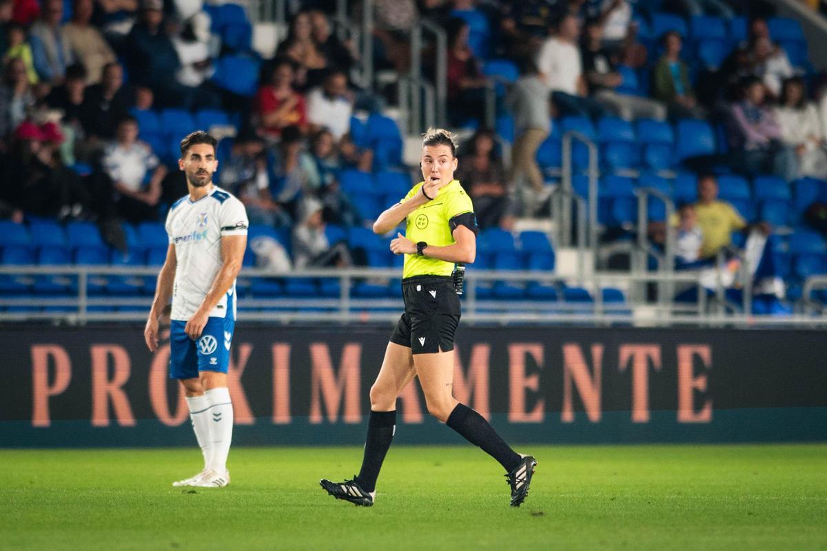 Olaitz Rivera, árbitra del CD Tenerife - Celta Fortunas