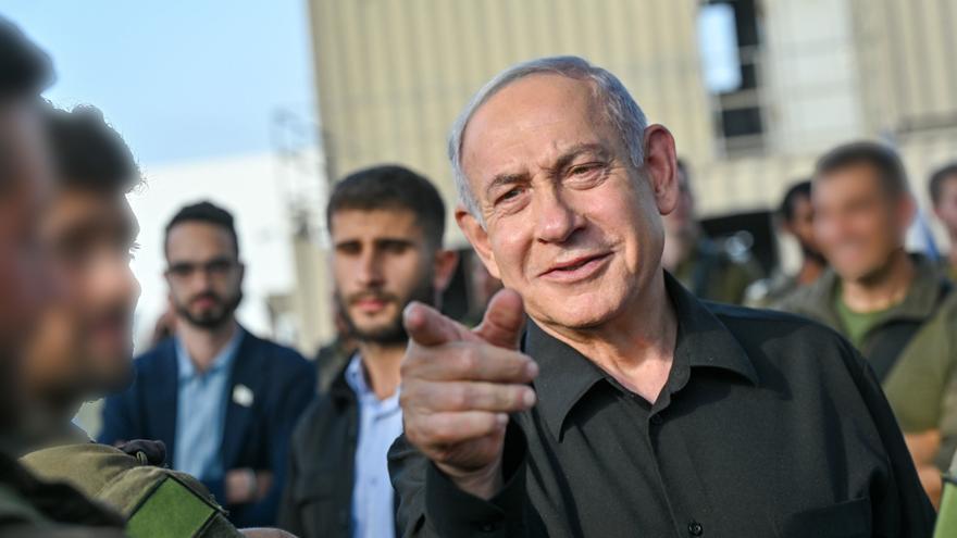 El primer ministre d'Israel, Benjamin Netanyahu, amb militars hebreus