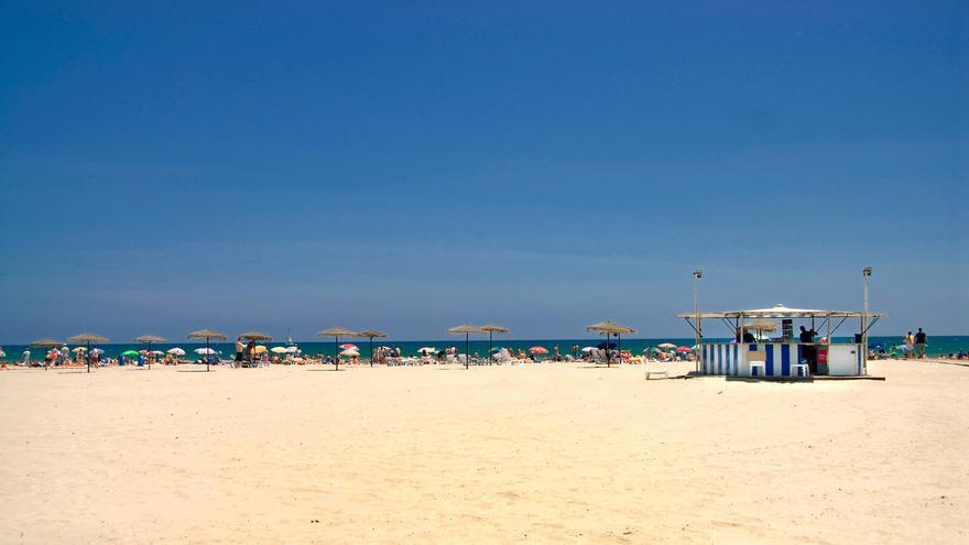 Alboraia permite el baño en sus playas al considerar que el vertido &quot;es mínimo y no tóxico&quot;